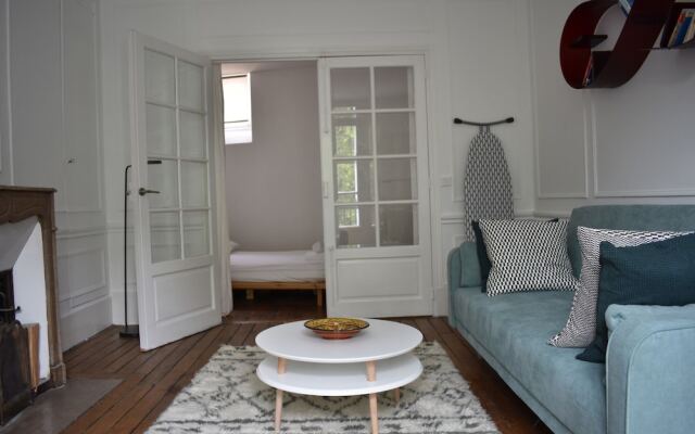 2 Bedroom Flat on Quai de Valmy