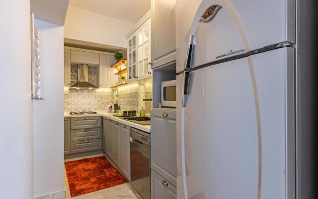 Stylish Apartment in Moda near Popular Attractions with Balcony