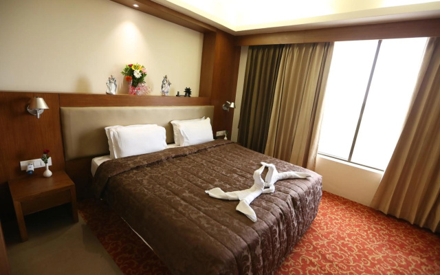 Silver Cloud Hotel & Banquets Ahmedabad – Guest Rooms – Ahmedabad
