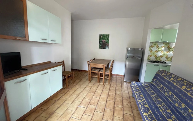 Accommodation With Shared Garden Close to the sea