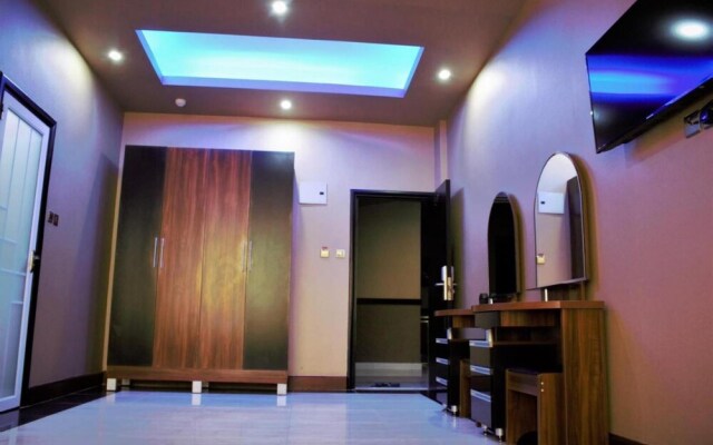 Hera Hotel