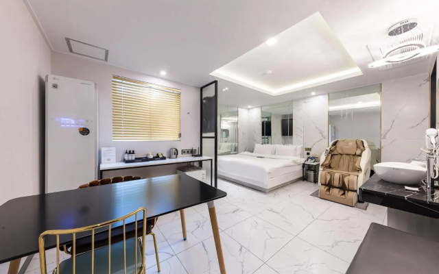 Hotel 24st Urban Brown Seosan Lake Park