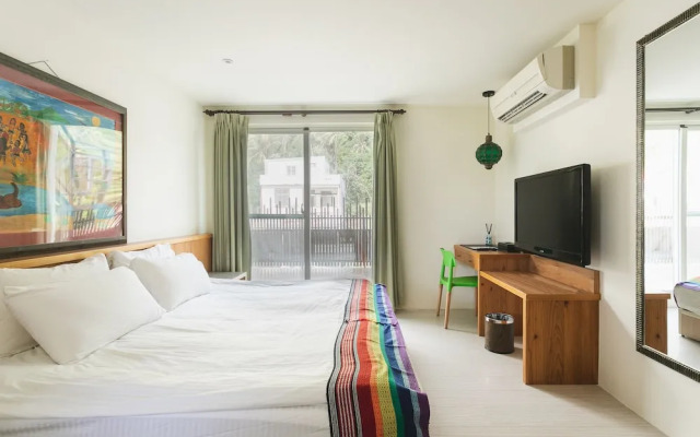 LowPressure restaurant & surf guesthouse