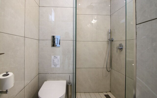 Phaedrus Living: Seaside Luxury Flat Harbour 110