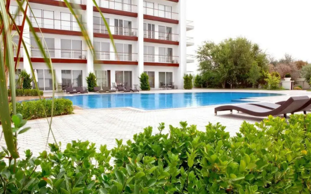 Sea Breeze Resort (Си Бриз Резорт)