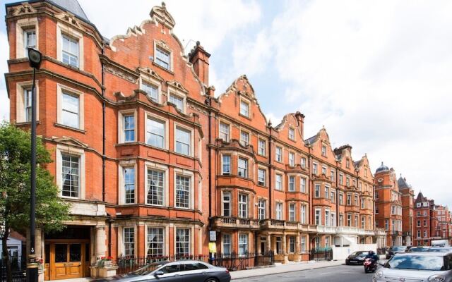 Luxury, Spacious 2BR Apartment in Mayfair