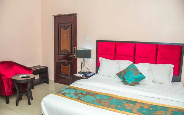 Royal Crest Hotel & Suites