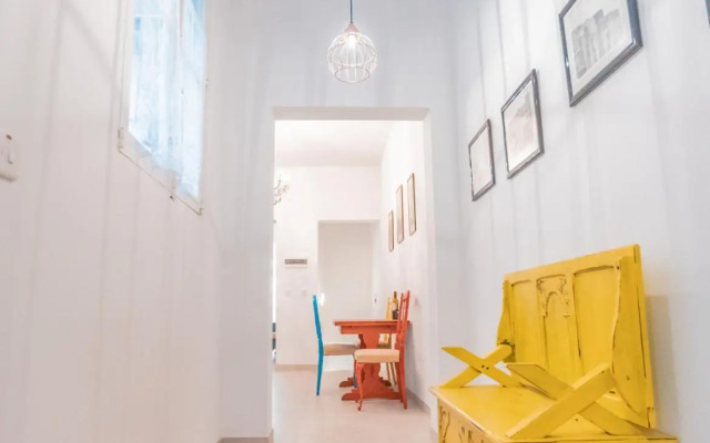 Blue Waves Apartment with Maltese Balcony