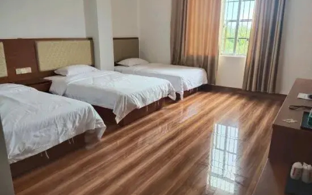 Dongxing Huidu Hotel