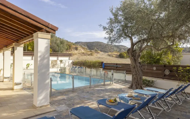 Rhodia Villa in Steni