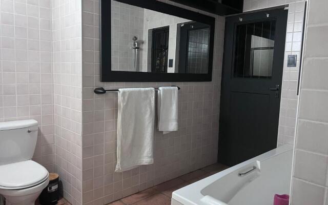 Acoustic Guest House