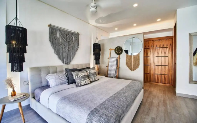 Neem 11 Stylish&Bright APT 2 Pools, AC, Gym & 50MB WIFI