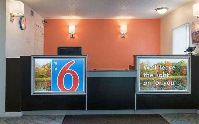 Motel 6 Frackville, PA