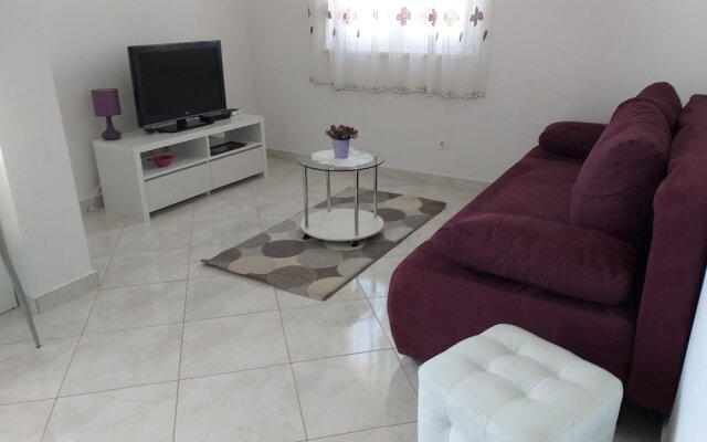 Homely Apartment in Trogir near Beach