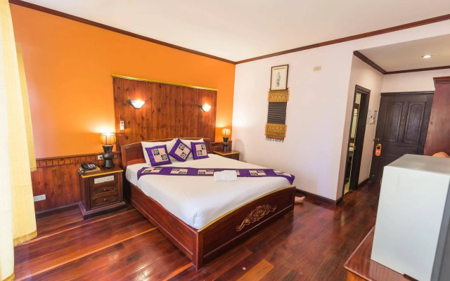 E-Outfitting Vang Thong Hotel