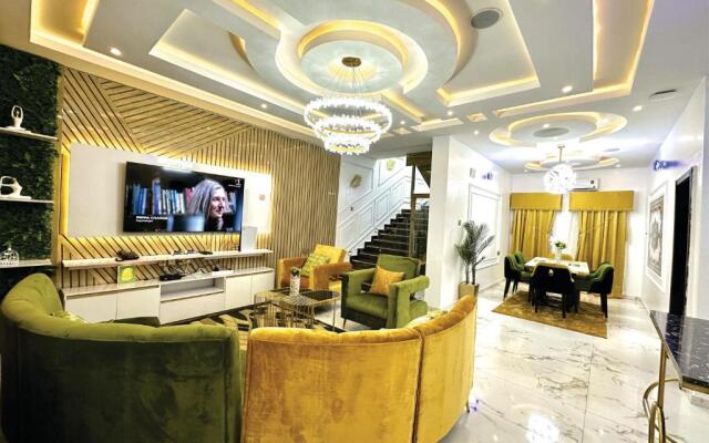 Pharrel Diplomatic Plus 3 Bedroom Suite