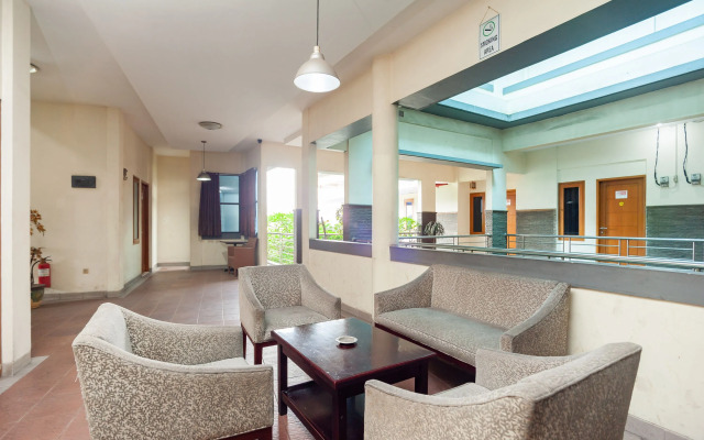 RedDoorz Plus near Universitas Indonesia