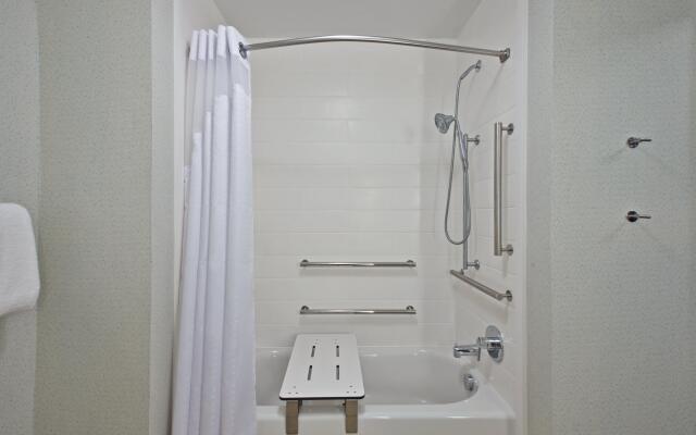 Holiday Inn Express & Suites Uniontown by IHG