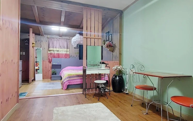Salmon Village Pension