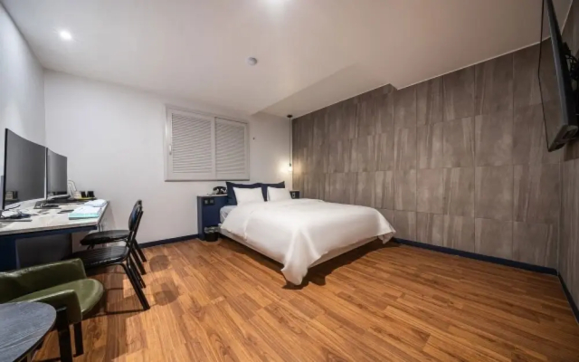 Goyang (Jugyo) Stay Bishop Hotel