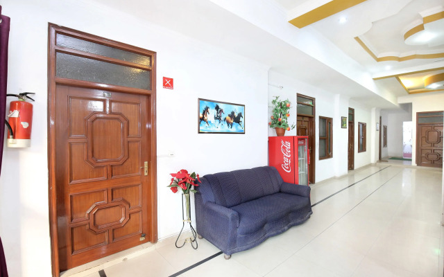 OYO 4738 Hotel Re-Birth