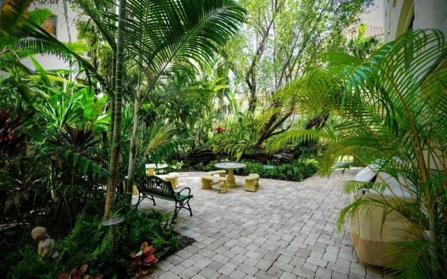 Designer Decorated Palm Beach Hotel NEW