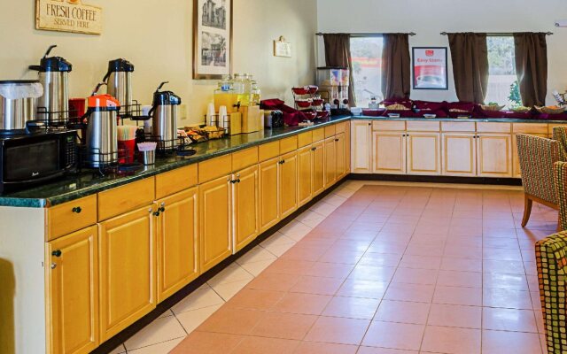 Econo Lodge Inn & Suites Hardeeville-I-95
