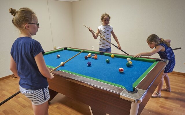 Nice Bungalow With Dishwasher on a Green Domain