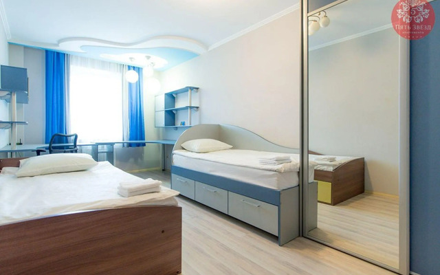 Пять Звезд на Монакова