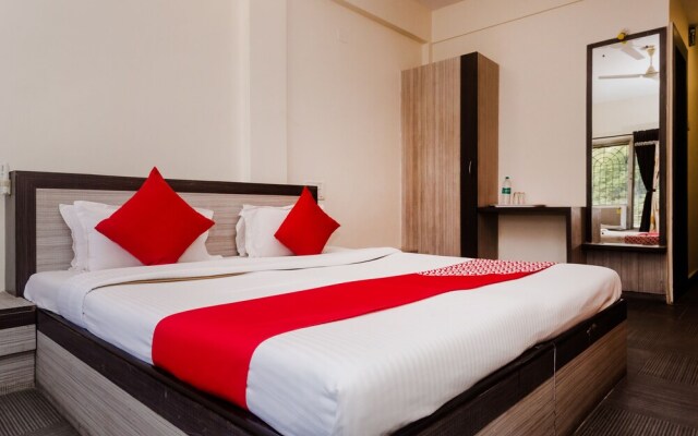OYO 26206 Hotel Paras