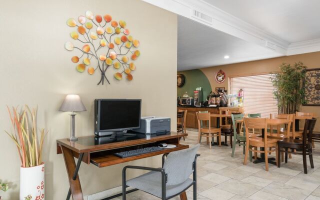 AmericInn Hotel & Suites Johnston