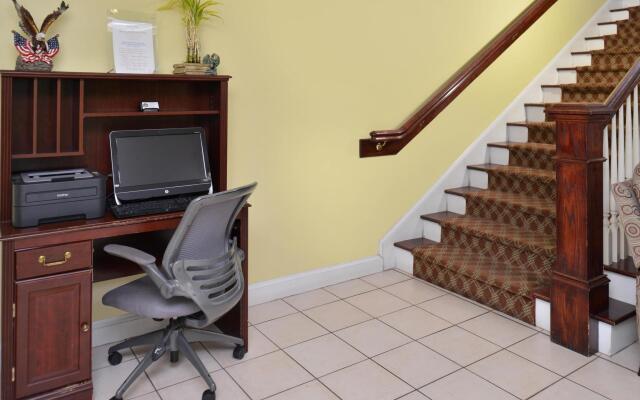 Douglas Inn And Suites