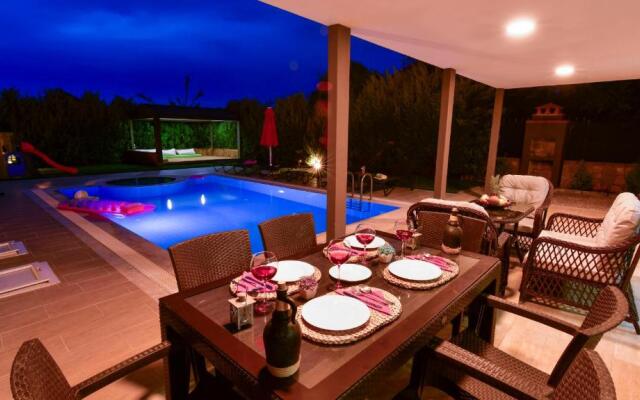 Blue - 4 Bedroom Holiday Villa in Hisarönü