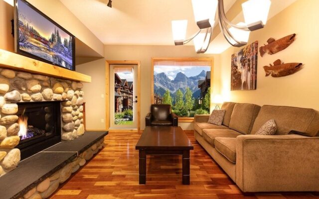 Rundle Cliffs Lodge by Spring Creek Vacation