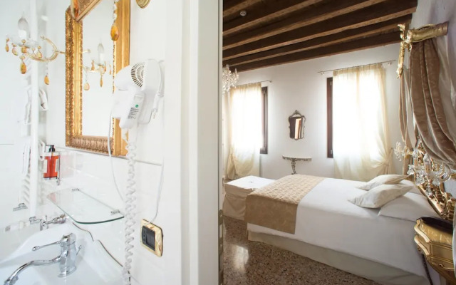 Stunning 15-bed Villa in Dolo, Close to Venice, IT