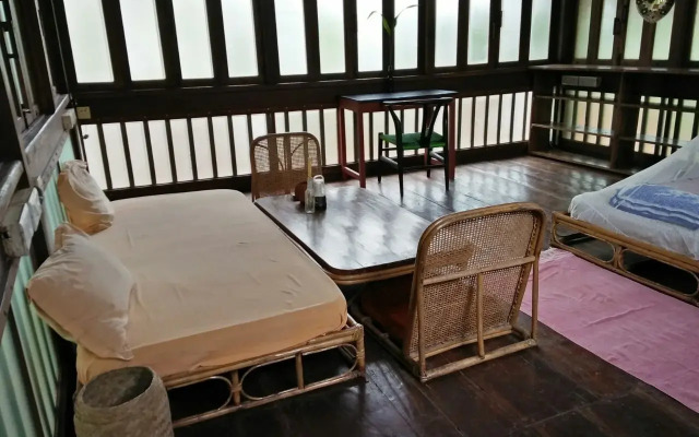 Chikoo House