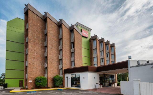 Red Roof Inn & Suites Macon