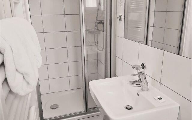 SMARTY Airport Cologne Hotel