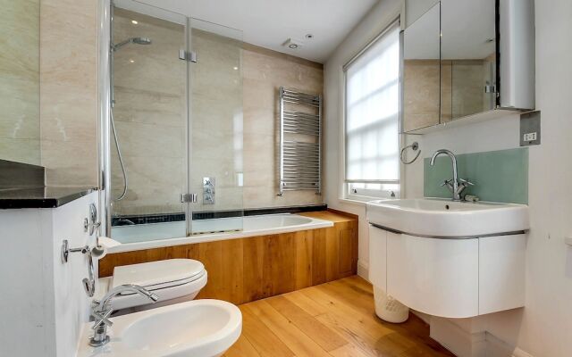 Pont Street Mews Townhouse