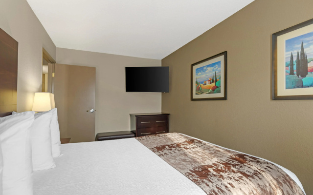 Best Western Plus Pembina Inn & Suites