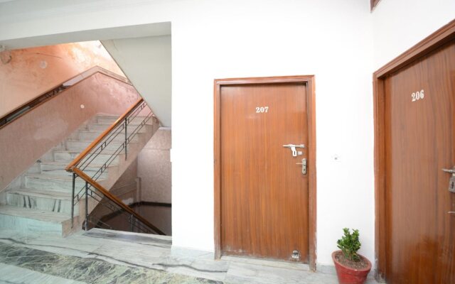 Hotel Kingsley By OYO Rooms