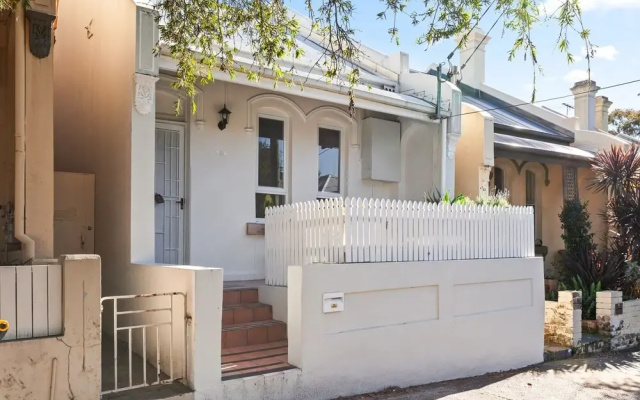 Stylish 2-bed House in Leichhardt
