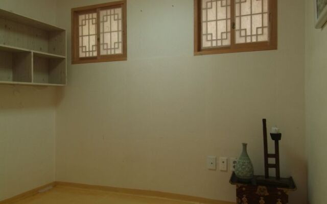 Moon Hanok Guesthouse