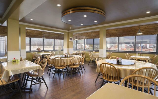 Knights Inn Edmonton South