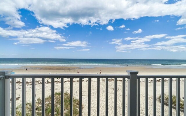 W148 Wonderful Beachfront Property For A Family Vacation 3 Bedroom Home by RedAwning