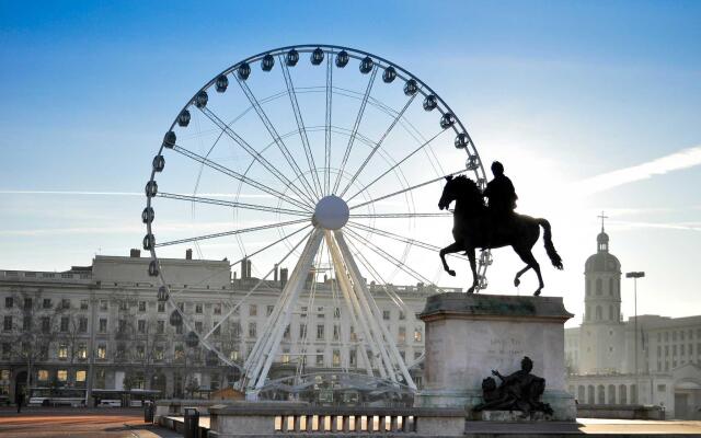 Novotel Lyon Centre Confluence Bord de Saone