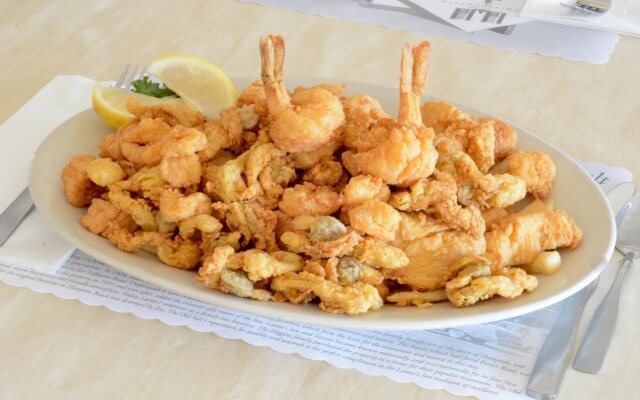 Lamie's Inn and The Old Salt Restaurant