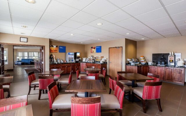 Comfort Inn & Suites Near University of Wyoming