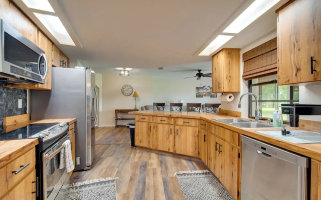 Walk to Lake: Geataway w/ Yard in Inverness