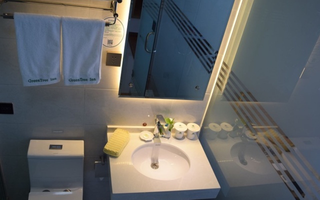 GreenTree Inn Zhengzhou Xinzheng City Longhu Town Xiangyun Road Express Hotel – Bathroom – Zhengzhou
